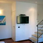 בית נופש Hostdomus - Brezza Marina House